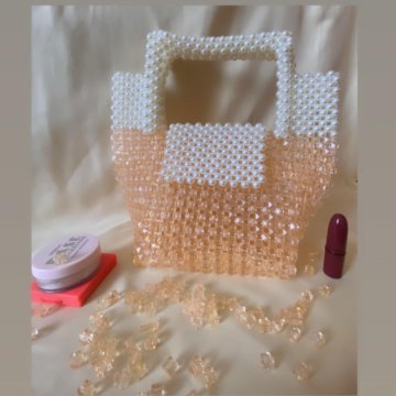 Сумка из акриловых бусин