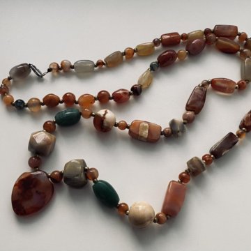 Бусы из натурального камня