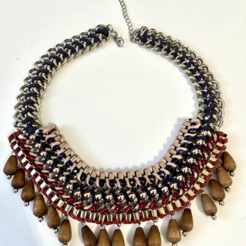 Украшение на шею