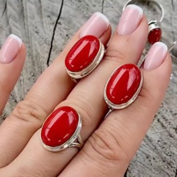 Кольцо и серьги с кораллом