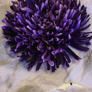 Брошь цветок хризантема из ткани