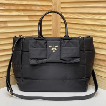 Сумки Prada