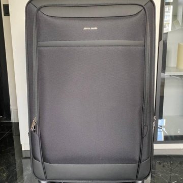 Новый чемодан на колесиках Pierre Cardin