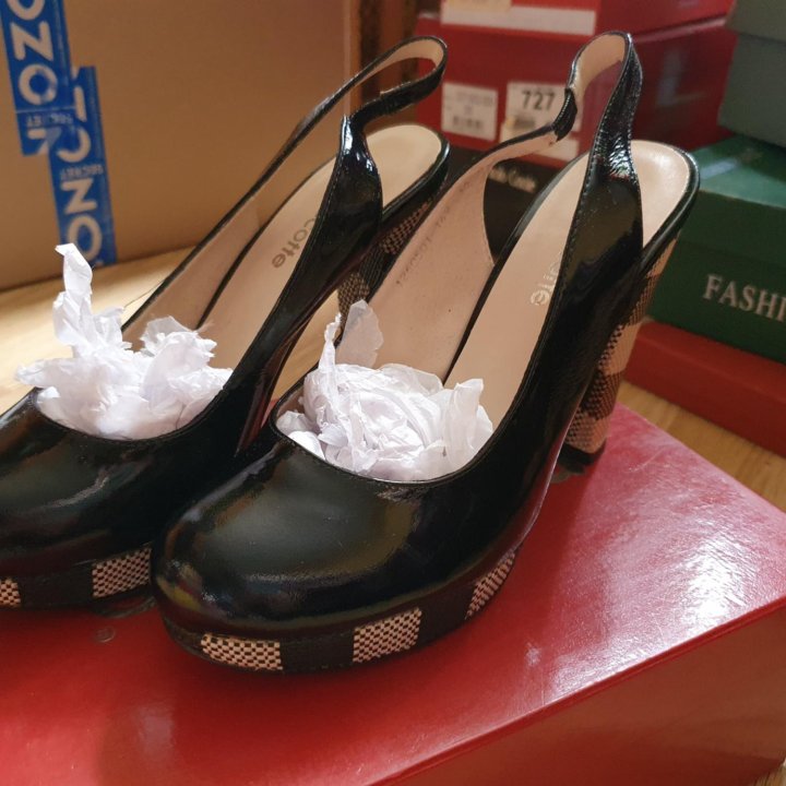 Туфли, Mascotte