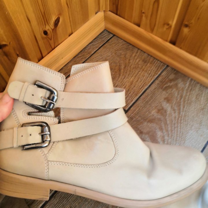 Продам ботинки