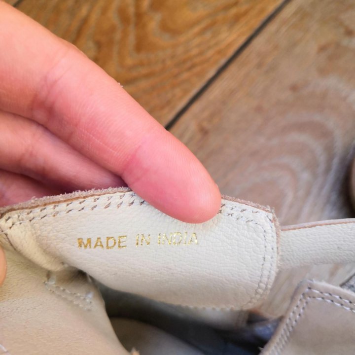 Продам ботинки