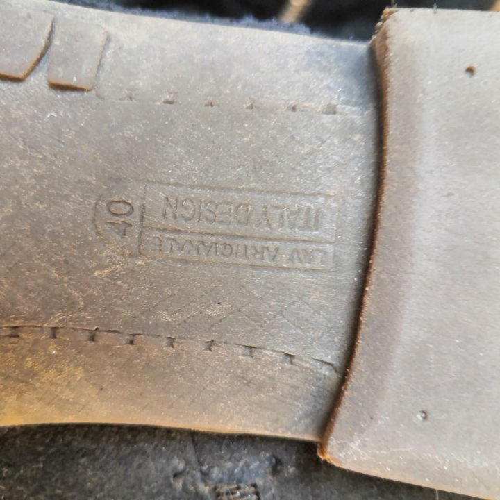 Продам ботинки