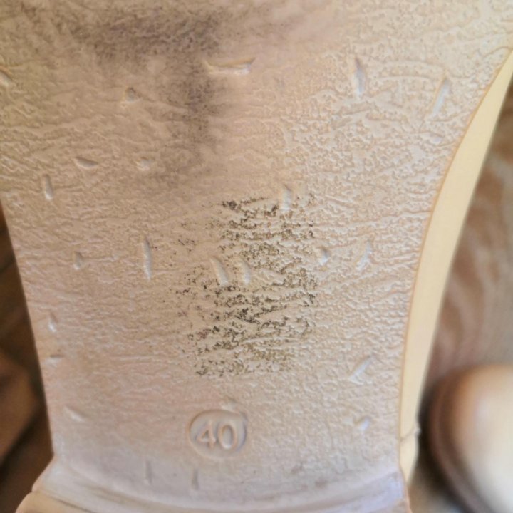 Продам ботинки