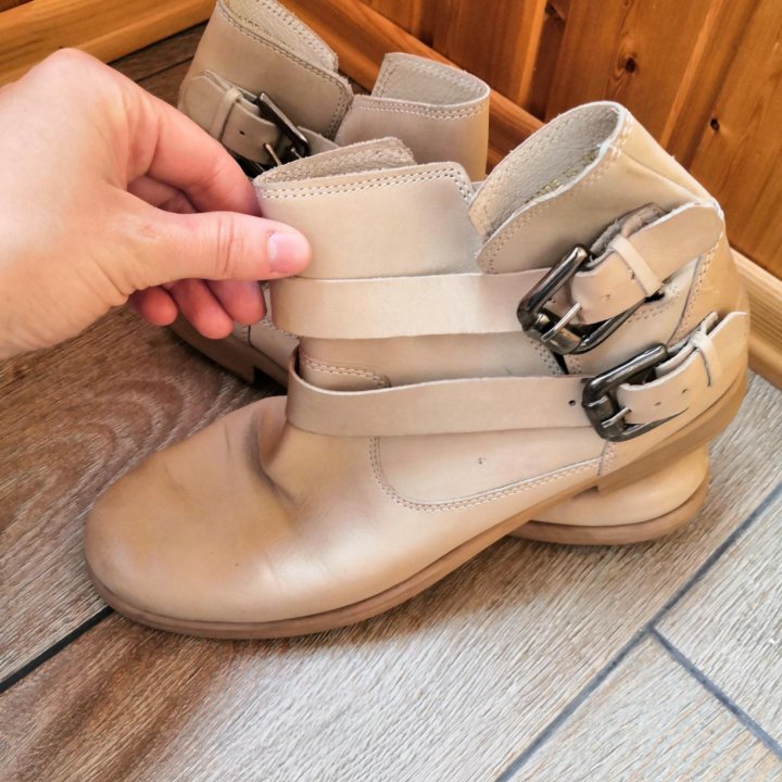 Продам ботинки