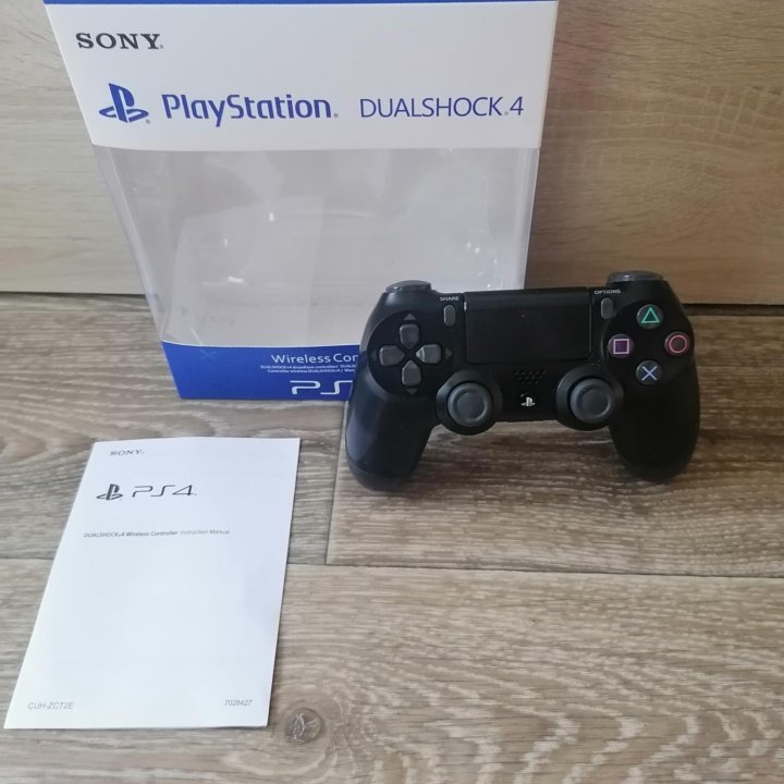 Джойстик на PS4 (чёрный)