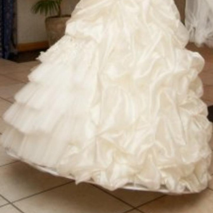 Свадебное платье б/у