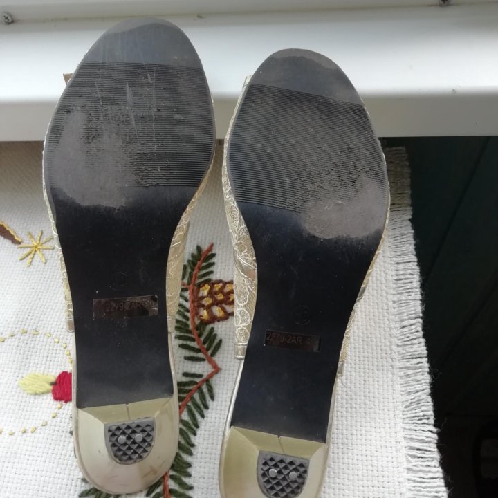 Босоножки 41р