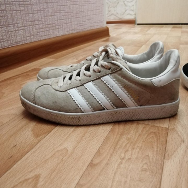 Кроссовки adidas