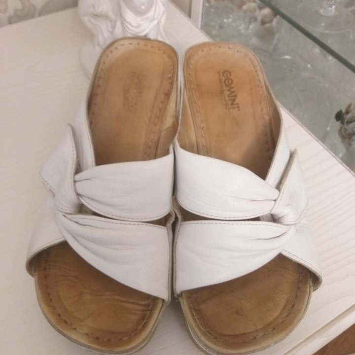 (36) Сабо кожаные