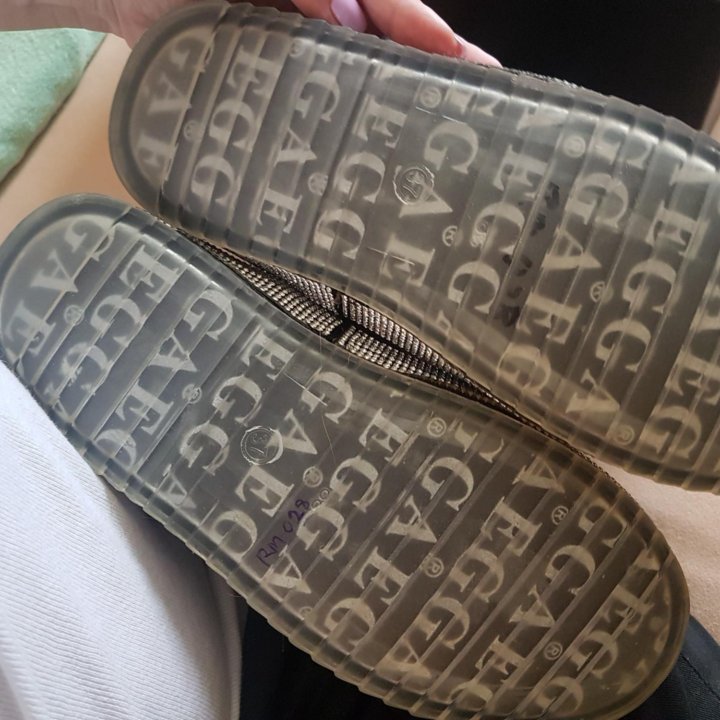 Угги новые.