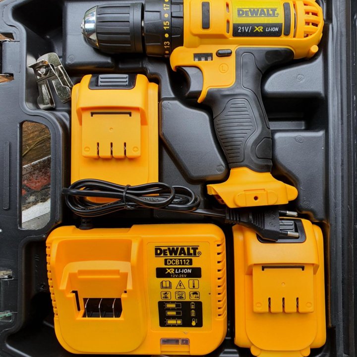 Шуруповерт ударный DeWALT 21V