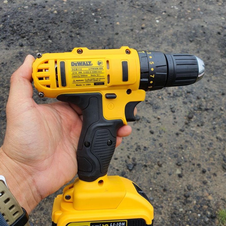 Шуруповерт ударный DeWALT 21V