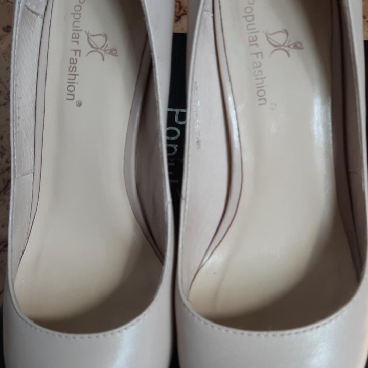 Бежевые туфли