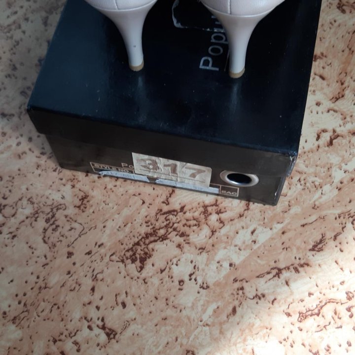 Бежевые туфли