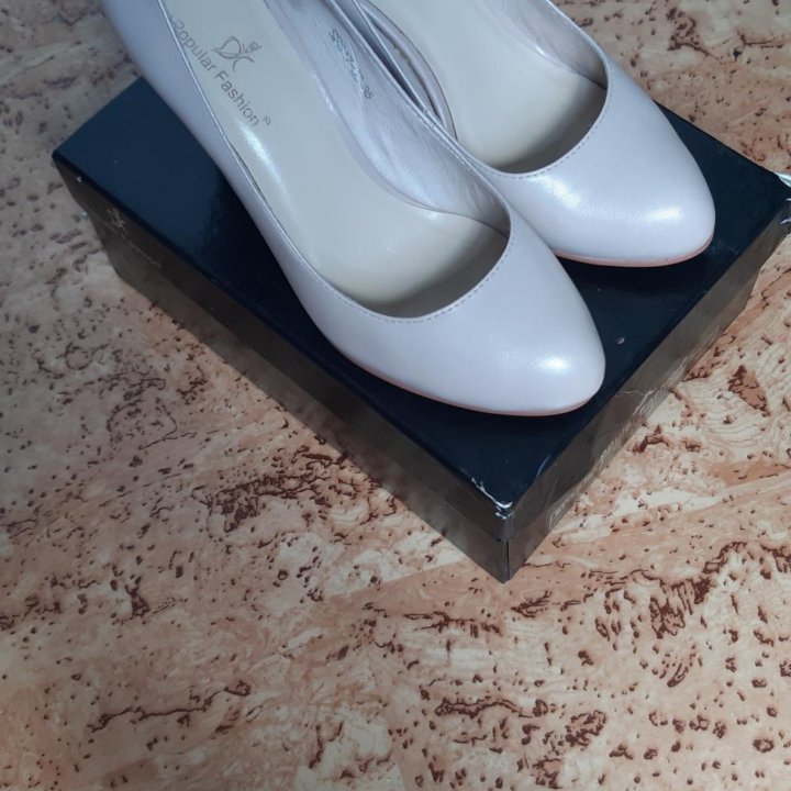 Бежевые туфли