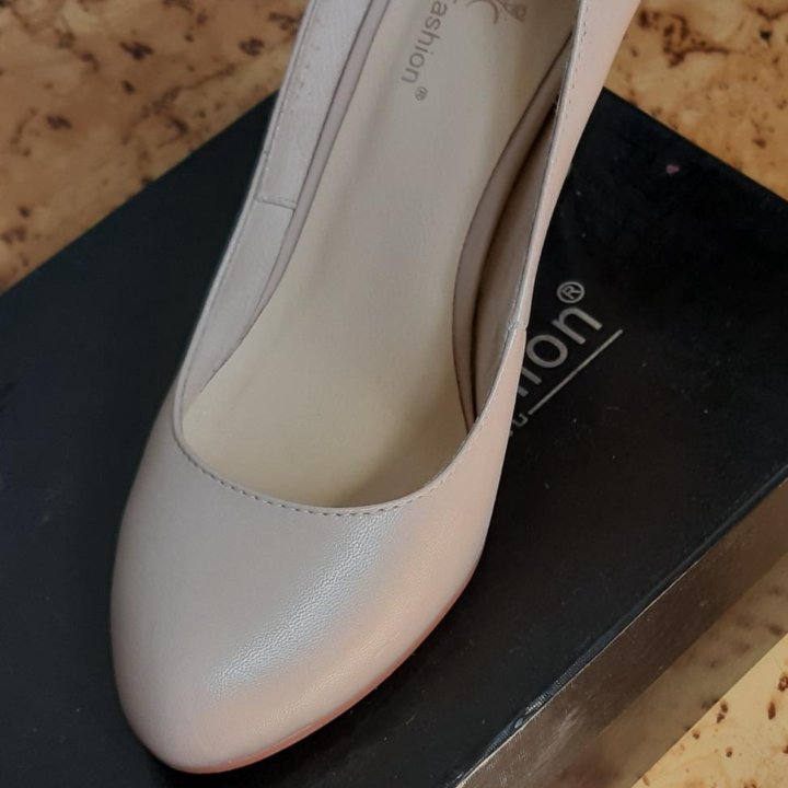 Бежевые туфли