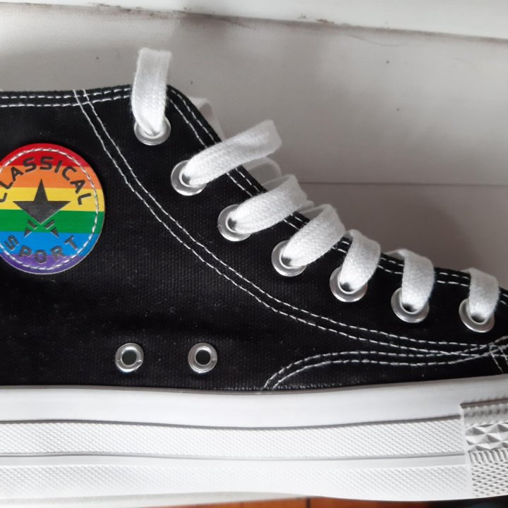 Кеды с радугой.