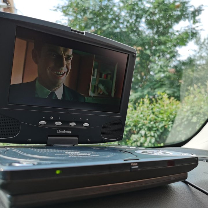 DVD-плеер Elenberg LD-750 с LCD дисплеем, б/у.