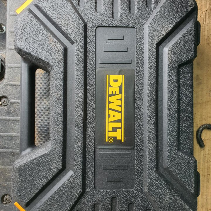 Шуруповерт 18V DeWALT