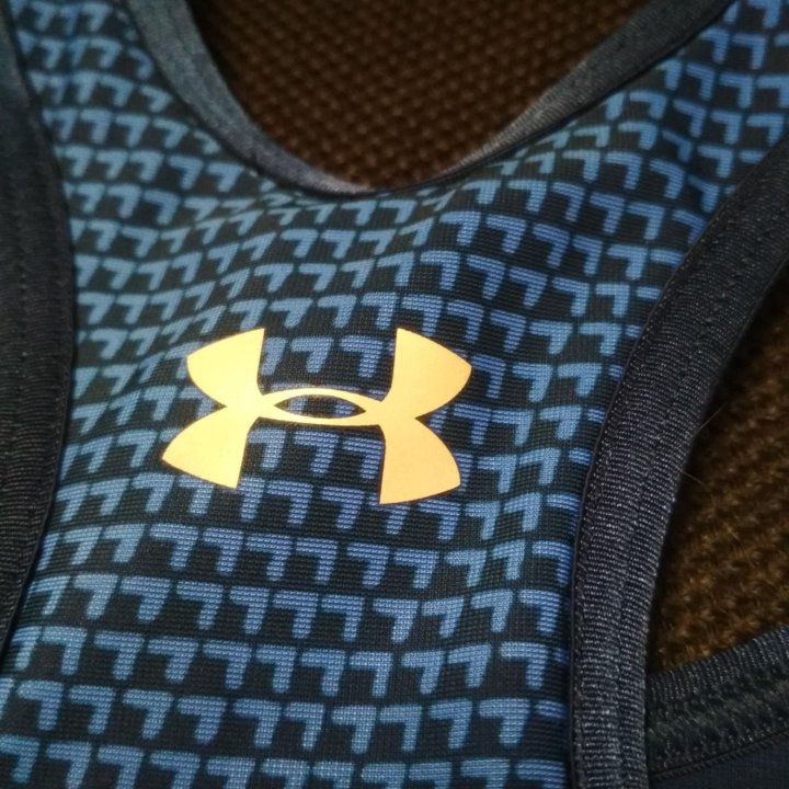 Спортивный топ-бра Under Armour