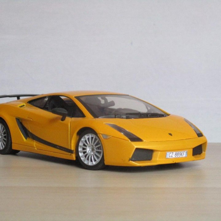 Коллекционная модель Lamborghini Gallardo 1:18