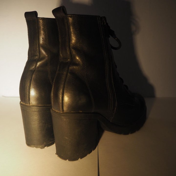 Ботинки на каблуке