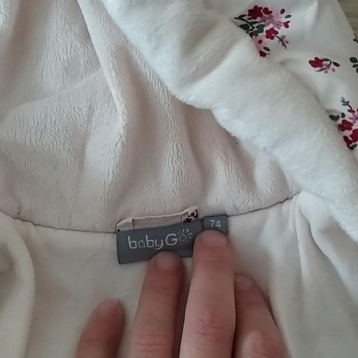 Продам комбинезон для девочки