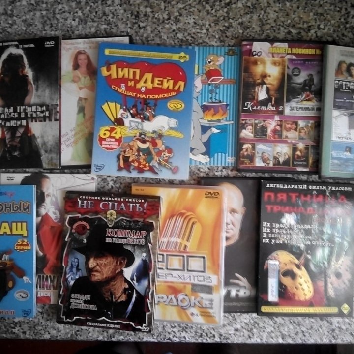 DVD/VCD/CD с пультом и дисками в придачу 13шт.