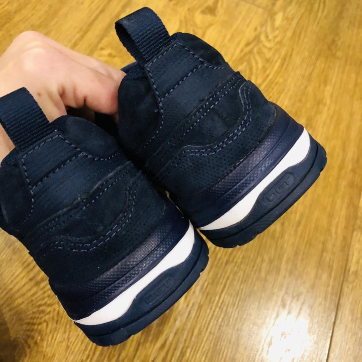 Кроссовки DC