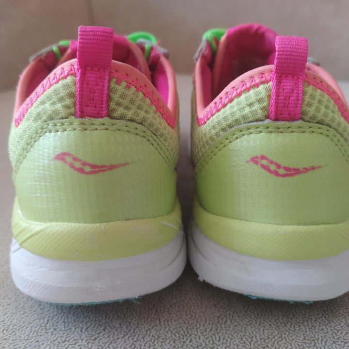 Кроссовки Saucony