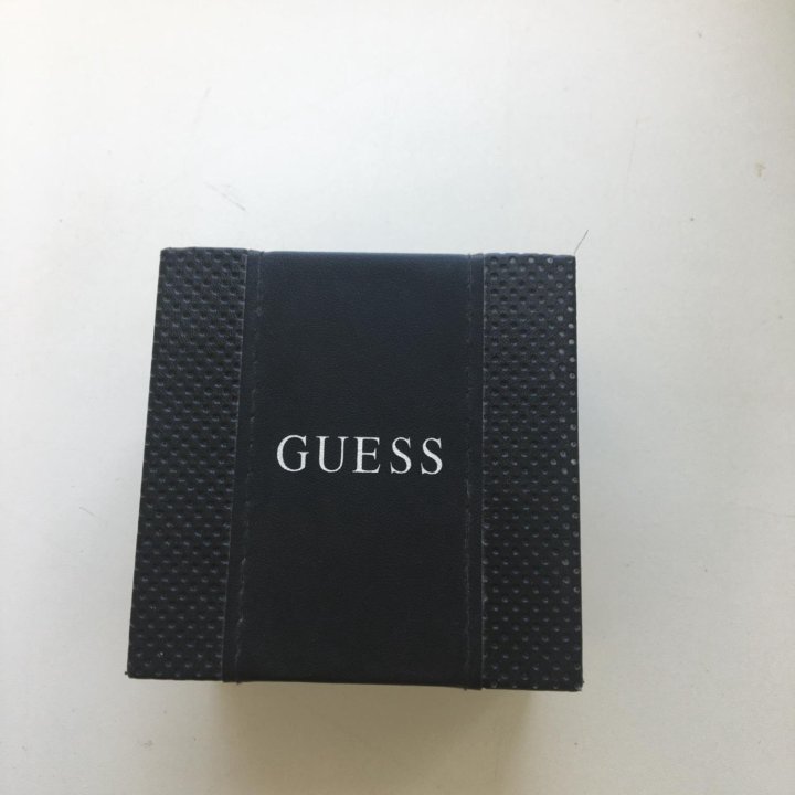 Часы guess