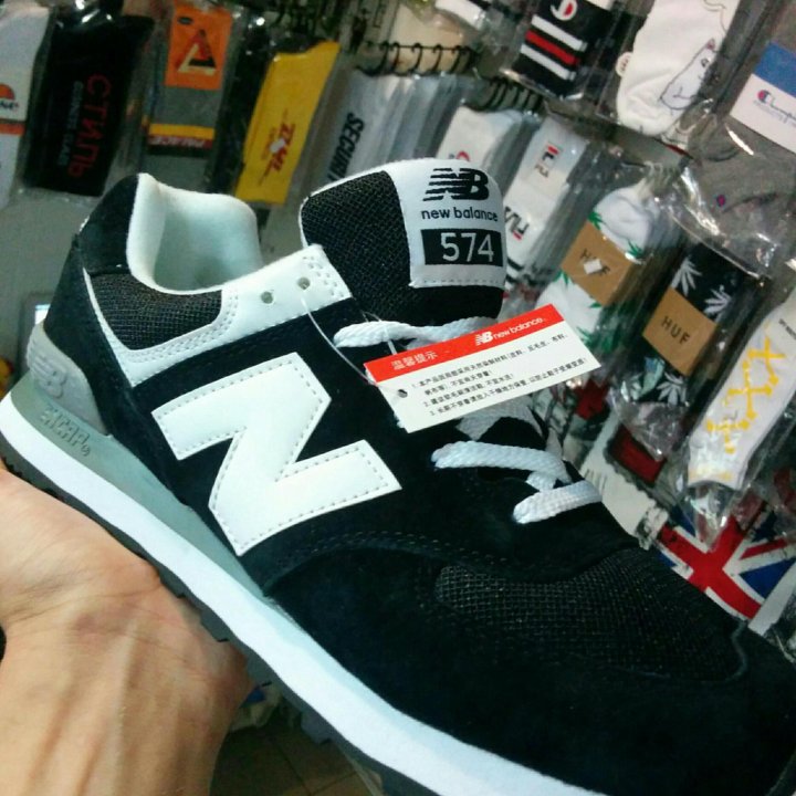 NEW BALANCE 574black and white