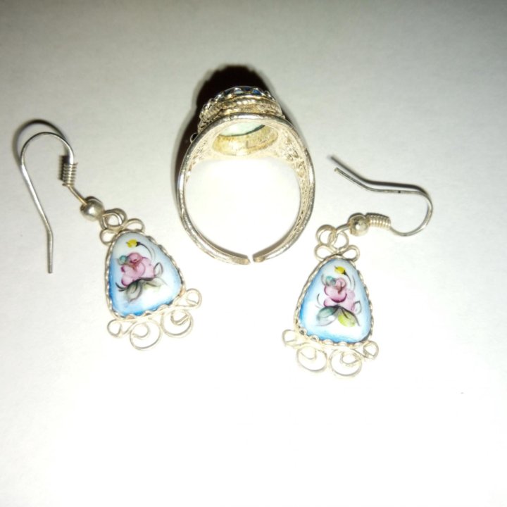 Кольцо и серьги.