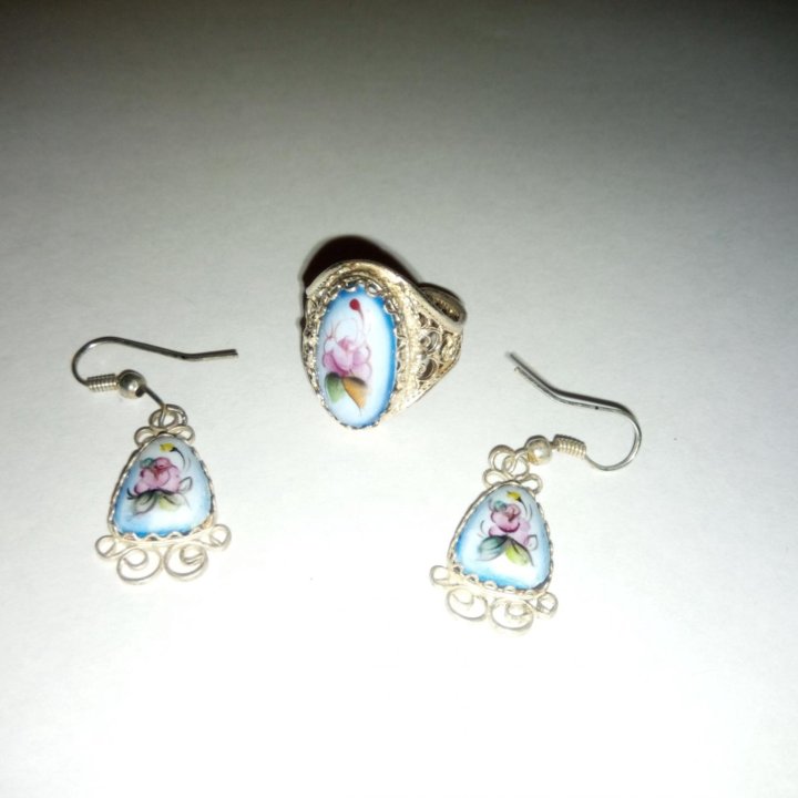 Кольцо и серьги.