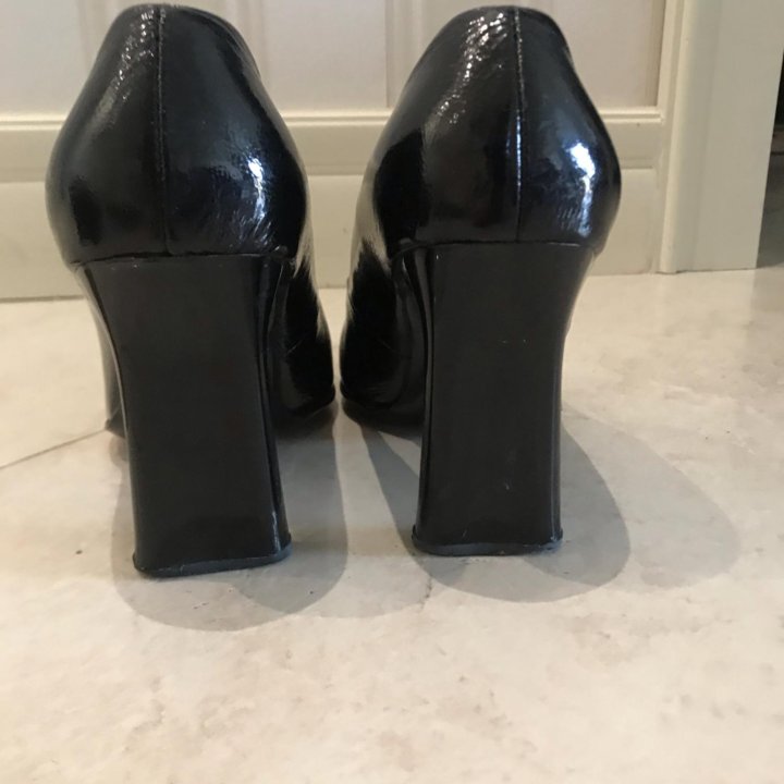 Лакированные туфли