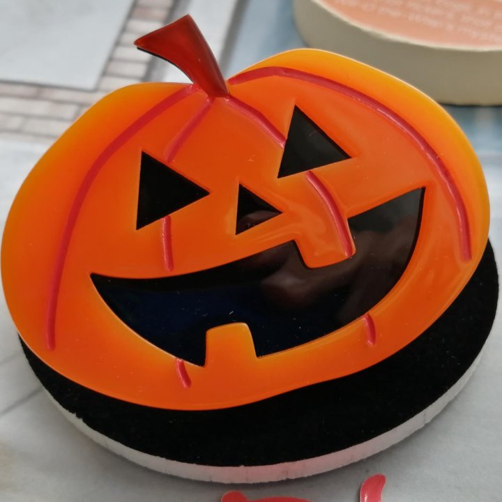 Брошь тыква