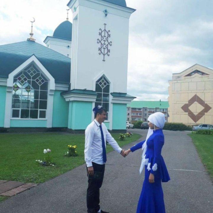 Платье на никах