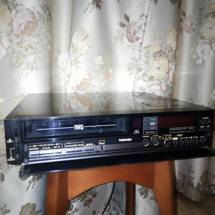 ВИДЕОМАГНИТОФОН TOSHIBA V-83CZ 1988 Г.