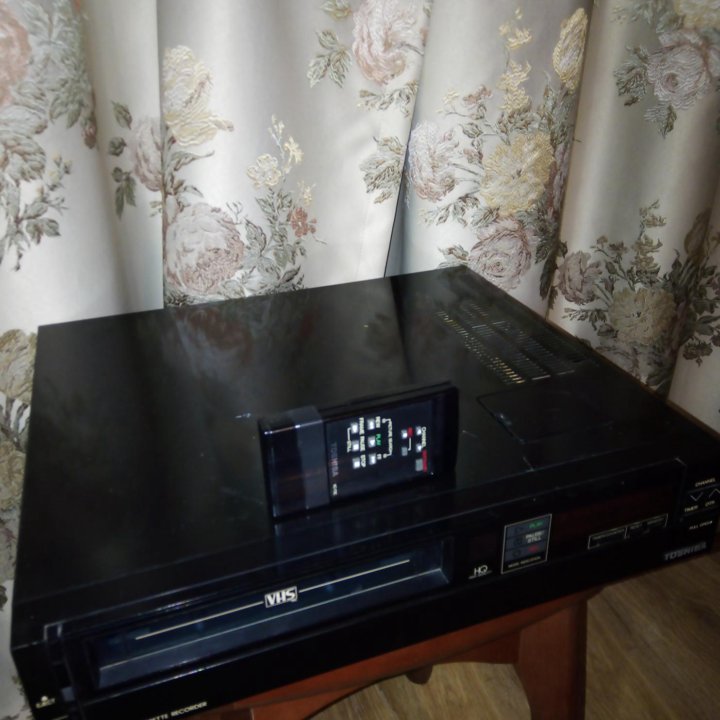 ВИДЕОМАГНИТОФОН TOSHIBA V-83CZ 1988 Г.