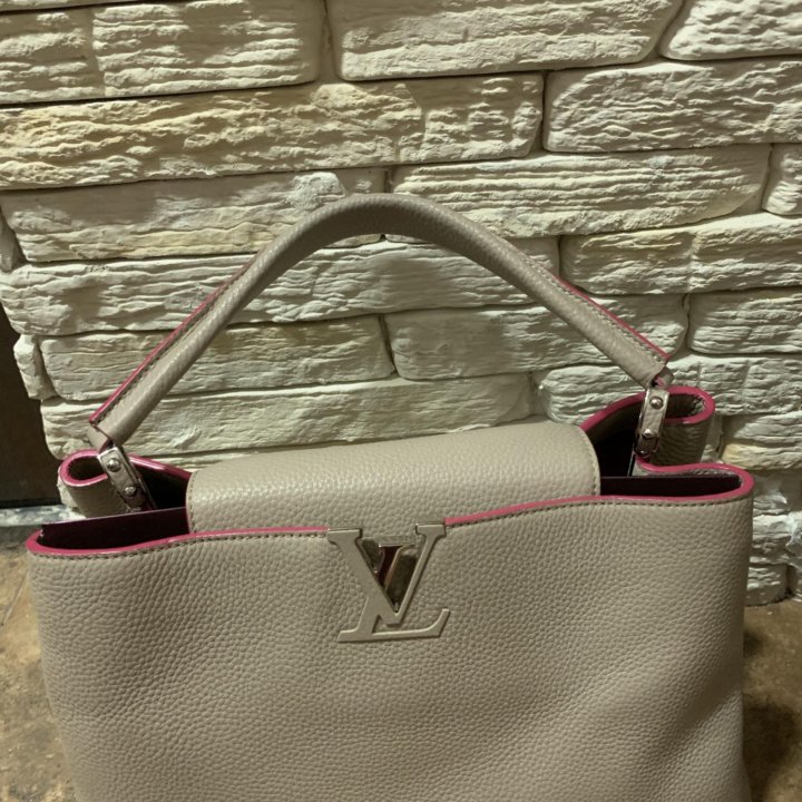 Сумка Louis Vuitton capucines pm