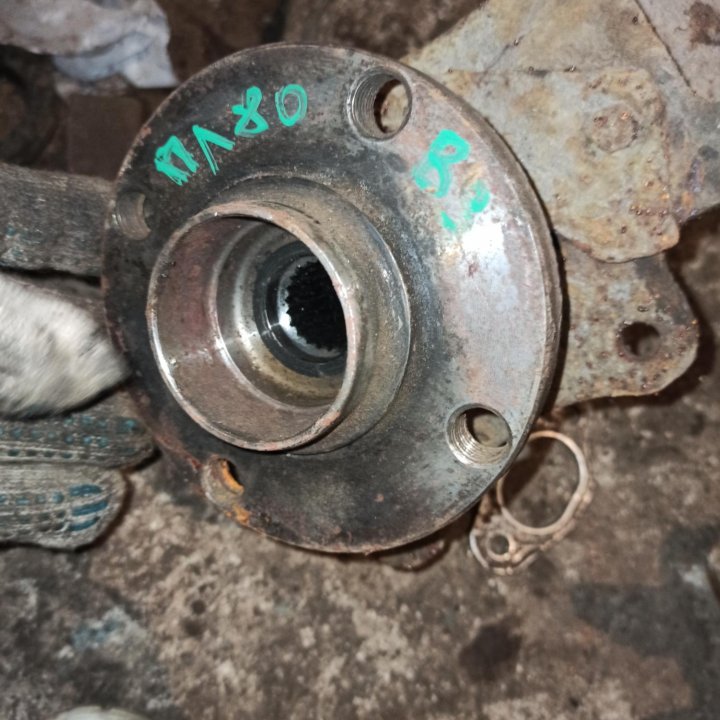 Поворотный кулак Audi 80 B3