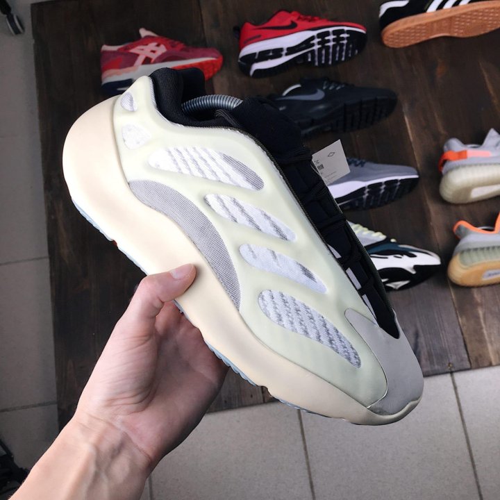  Кроссовки Adidas Yeezy