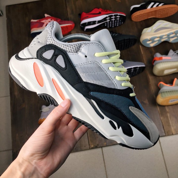  Кроссовки Adidas Yeezy 700