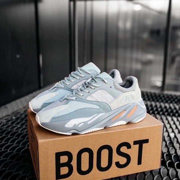  Кроссовки Adidas yeezy 700