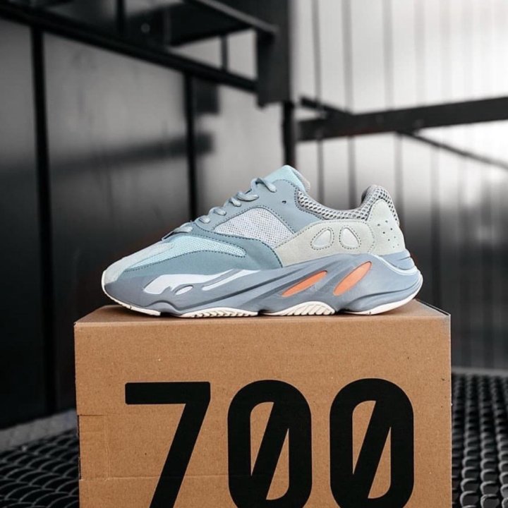  Кроссовки Adidas yeezy 700